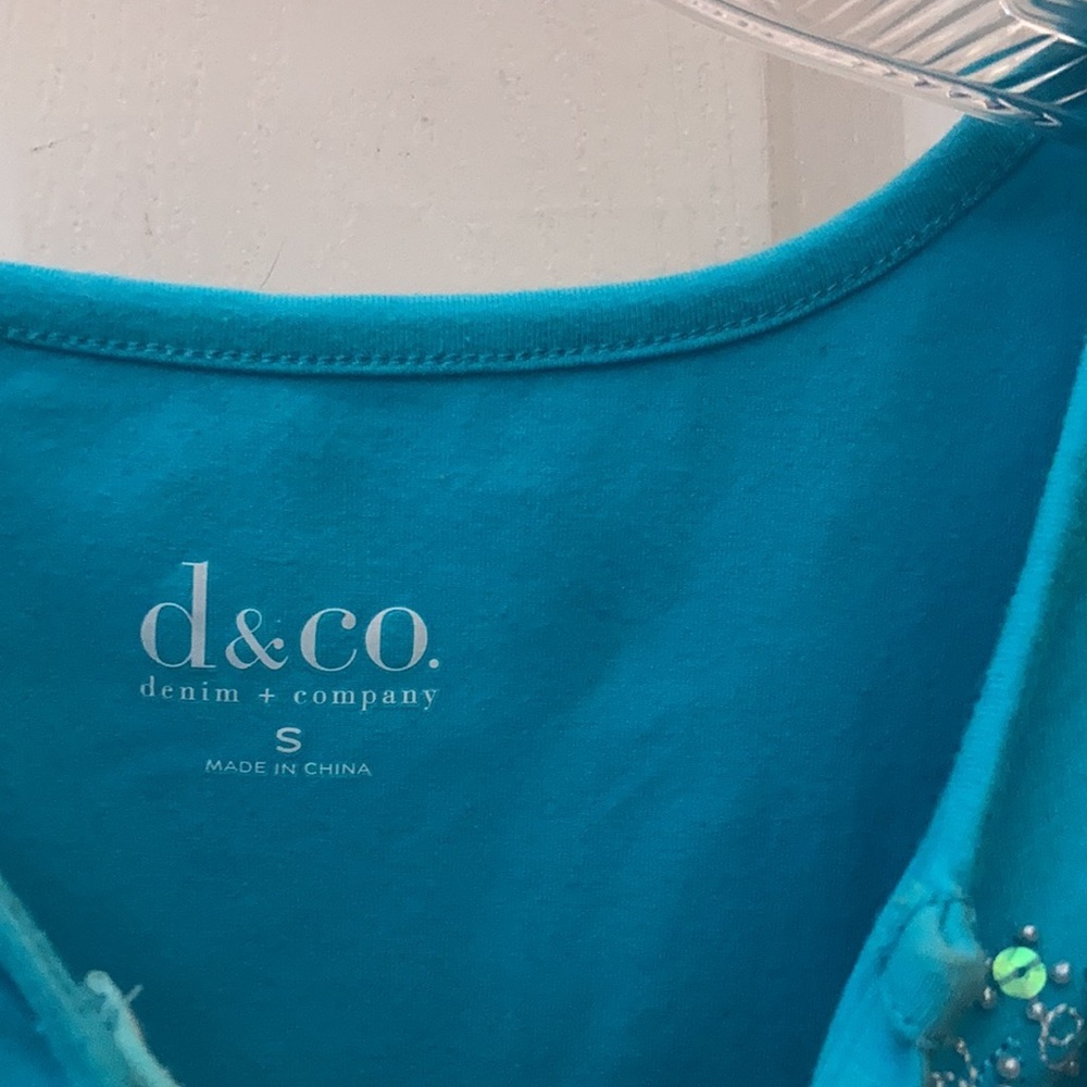 FINAL MARKDOWN Denim and company embroidered top Small - Picture 3 of 4